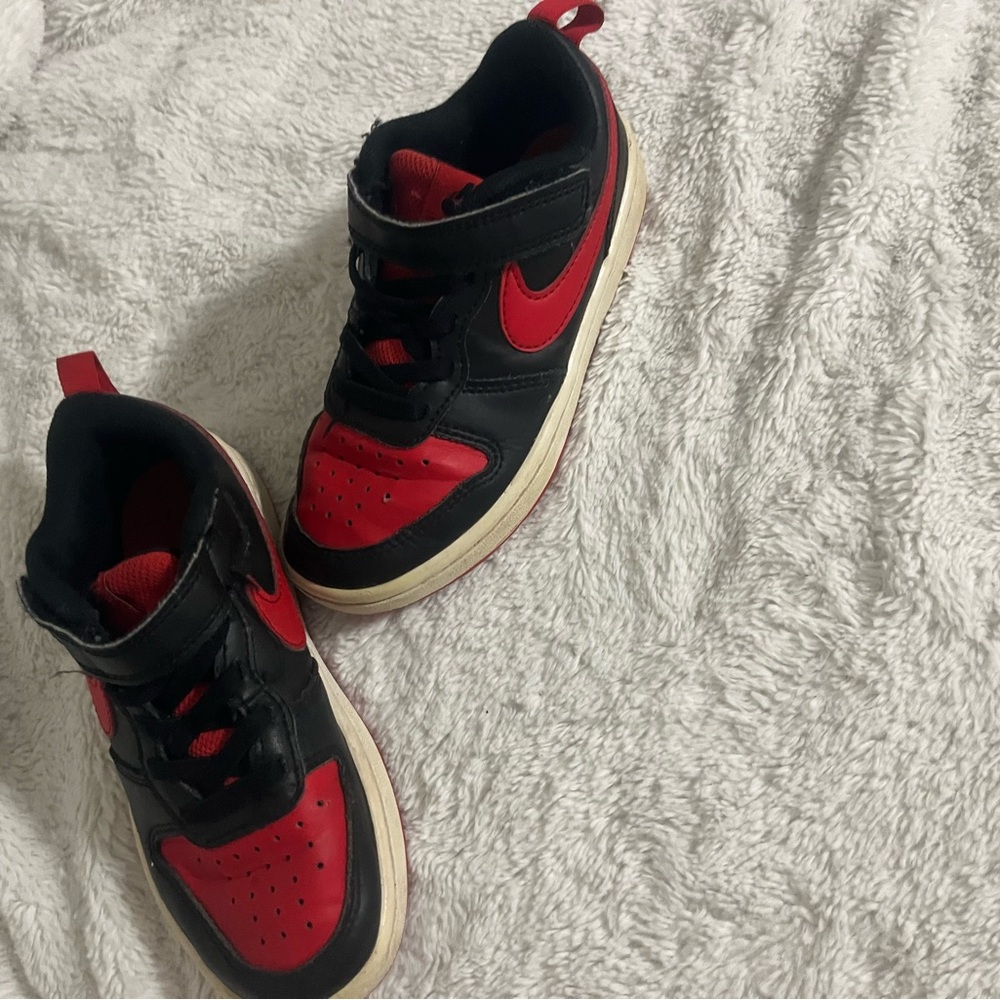 Nike Kids Black and Red Sneakers